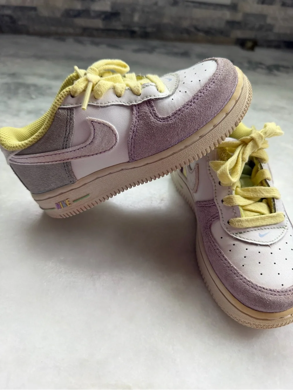 Nike Air Force 1- LV8 Easter Edition .